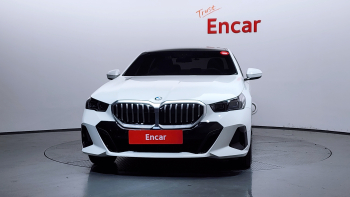 BMW 530i xDrive G60, вид спереди