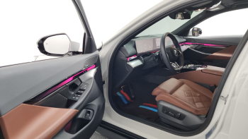 BMW 530i xDrive G60, сиденья Merino Kupferbraun